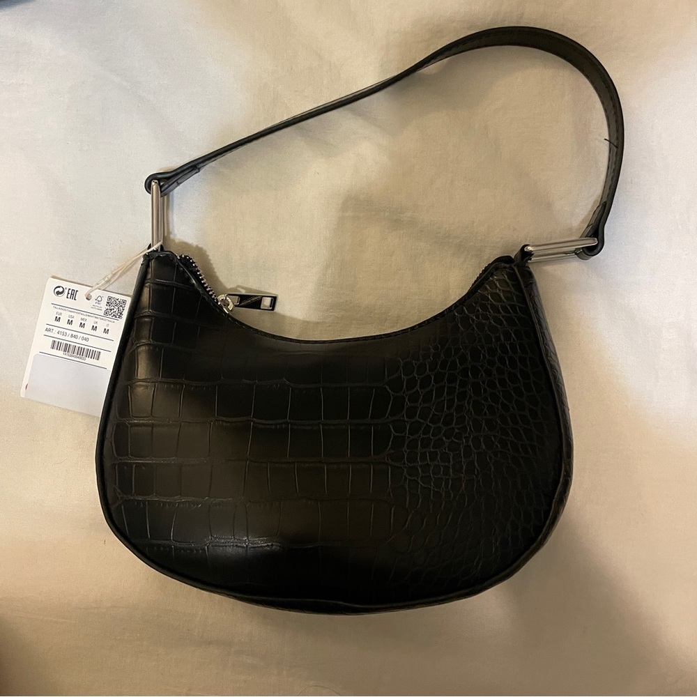 black shoulder bag